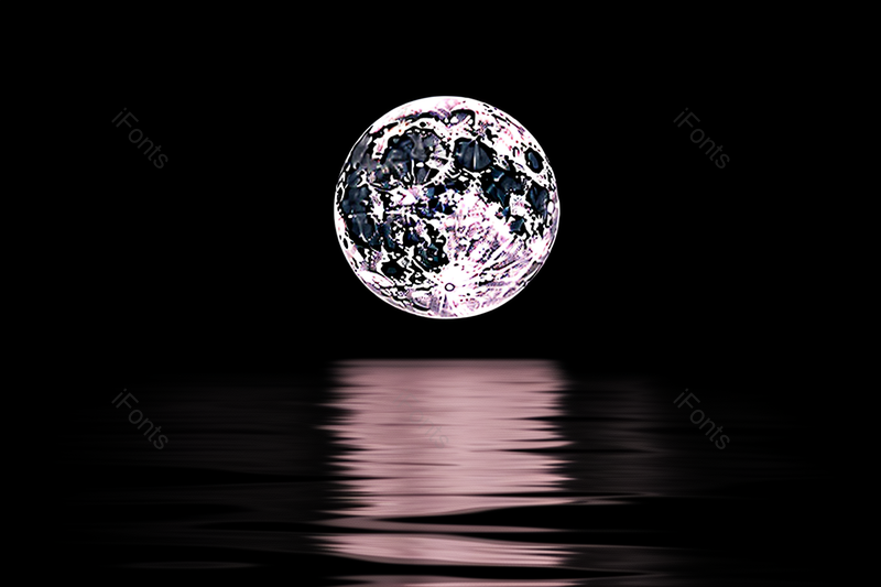 一颗晶莹剔透的玻璃制作的水晶月亮在水面上,高清,摄影图,摄影图片,图片大全,摄影图免费下载